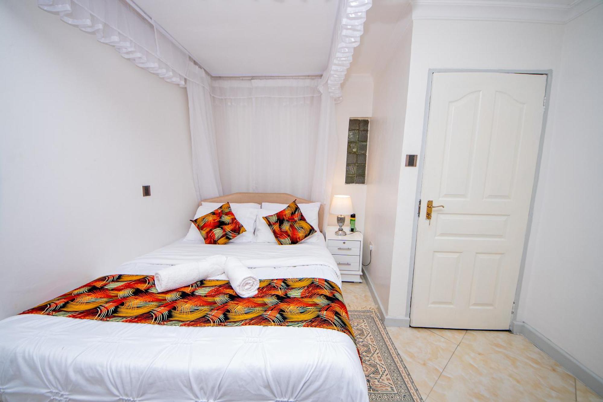 17 Arabella Bloom Near Waterfront - * Karen