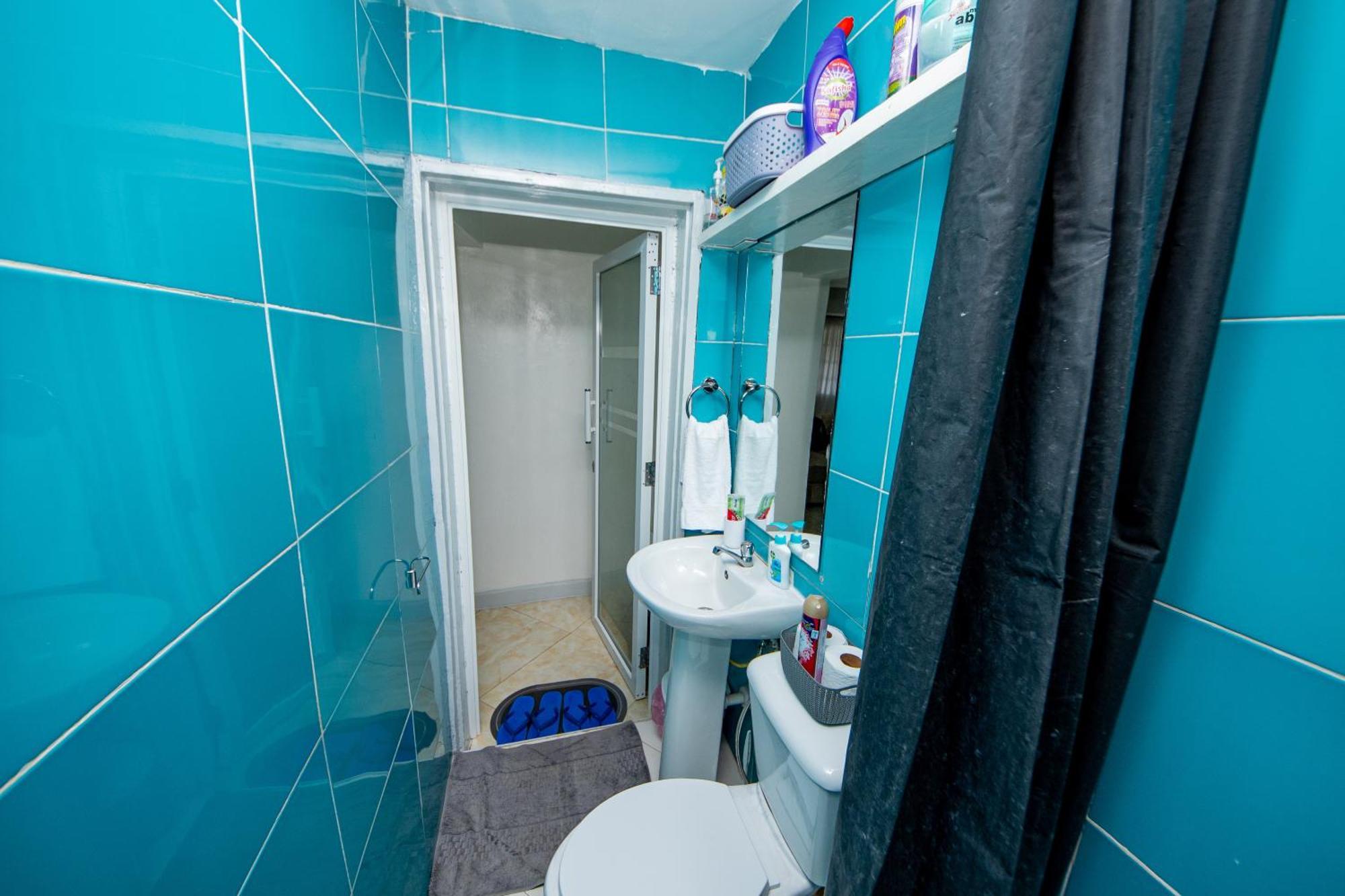 17 Arabella Bloom Near Waterfront -